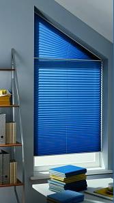 Freihängende Plisseeanlagen für Fenster mit Sonderform Freihängende Plisseeanlagen für Fenster mit Sonderform